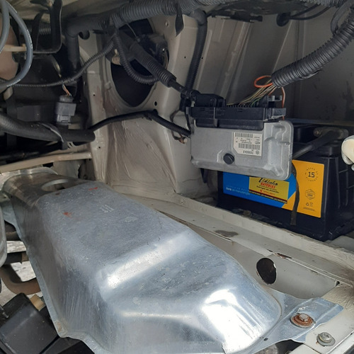 Kombi Furgao 2010 1.4 Flex 4 Pneus Novos Revisada