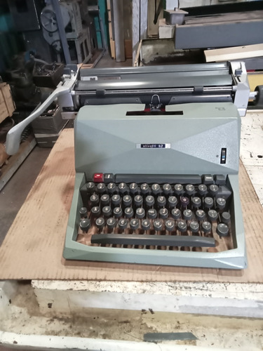 Maquina De Escribir Olivetti 82
