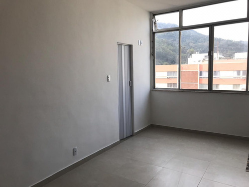 Imagem 2 de 13 de Apto Laranjeiras | 0 Quarto | 24 M² | Cond: R$510.00 | 0 Vagas - Tl0lxn