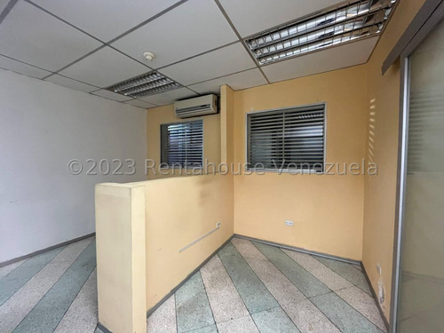 Ana Karina Molleja Alquila Casa Comercial Con Excelente Ubicación En La Zona Oeste Barquisimeto-lara/ Akm