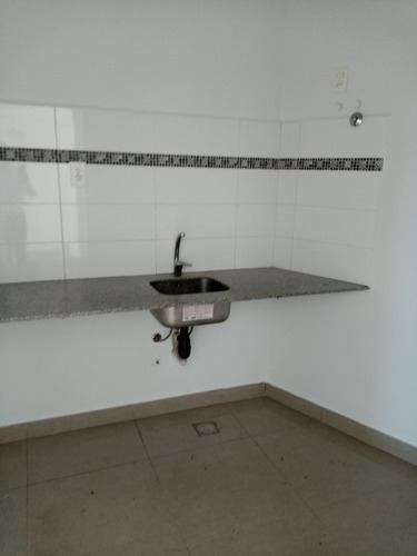 Local Comercial Sobre Av. Italia. Excelente Estado