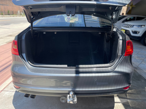 Volkswagen Jetta 2.0 Comfortline Flex 4p Automática