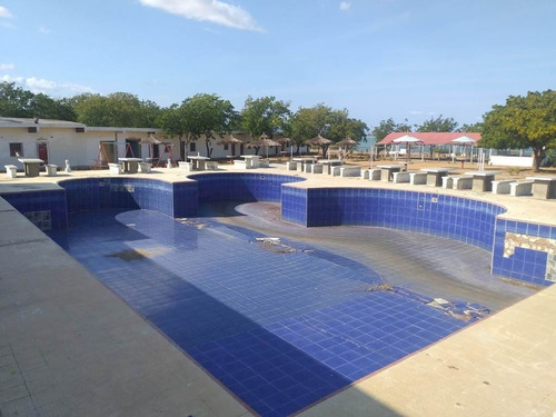 Imagen 3 de 8 de Terreno Con Bienhechuria Ideal Para Hotel Sector Muaco De La Vela De Coro #22-18340 04146954944