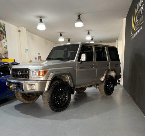 Toyota Land Cruiser 70 Blindaje 2 Plus 2011