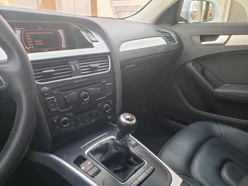 Imagen 10 de 12 de Audi A4 2011 2.0 Attraction T Fsi 211cv Manual