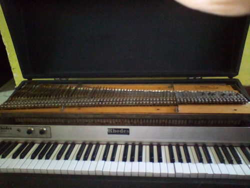 Imagen 2 de 7 de Piano Electroacustico Rhodes Mark I Seventy Three