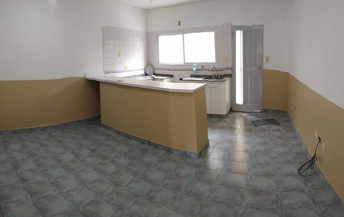 Casa En Dos Plantas 3 Ambientes Con 2 Baños