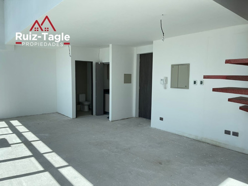 Imagen 6 de 13 de Oficina Tipo Loft. Con Una Gran Vista A Bosques De Montemar
