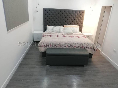 341m2 Terreno Y 341m2 Construcción En Santa Paula Casa Moderna Recién Remodelada, Mls#25-4489