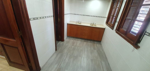 Imagen 12 de 28 de Casa En Venta En Temperley