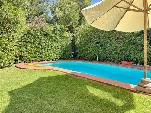 Casa En Venta, Gran Sitio En La Reina