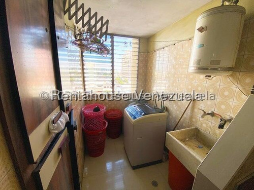 Bello, Cómodo Y Fresco Apartamento De Concepto Abierto, Ubicado Al Centro De La Ciudad, Cercano A Farmacias, Clínicas, Centros Educativos Y Comercio En General, De 121,5 Mtrs2