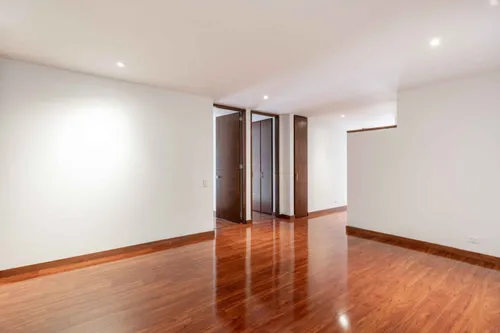 Apartamento En Venta En Chicó Navarra. Cod V7943