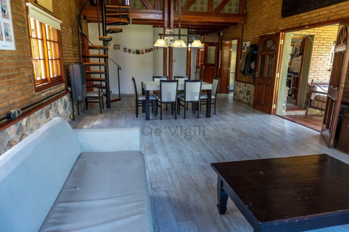 Imagen 20 de 30 de Imponente Casa Quinta Con Amplio Terreno, Pileta, Sauna Y Jacuzzi