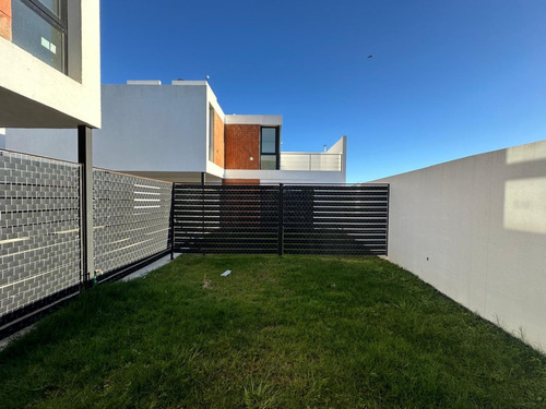 Vdo Duplex A Estrenar 2 Dor Con Patio, Asador Y Cochera C/ Escritura  Capra