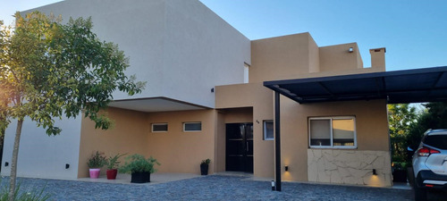 Casa En Venta En La Montura, Pilar