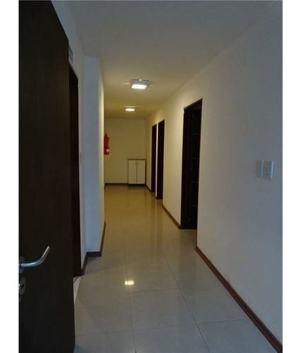 Imagen 26 de 30 de Edificio Corporativo / 7 Años / 5 Pisos