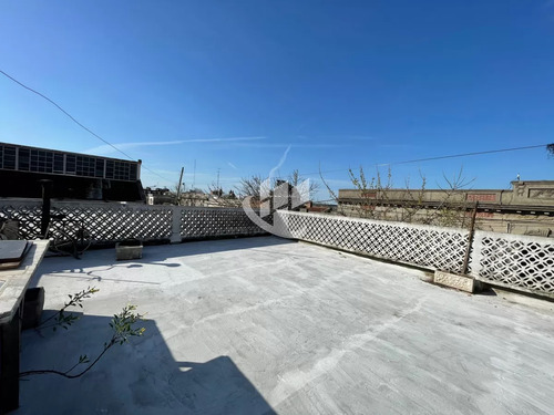 Casa En Muy Buen Estado Desarrollada En Planta Alta
