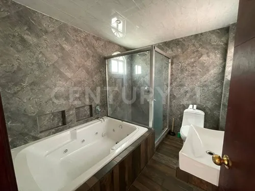 Casa En Renta En Jardines Del Valle, San Juan Del Río, Querétaro.