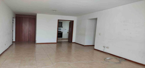 Apartamento En Arriendo Ubicado En El Pobaldo Sector Los Balsos (10199).