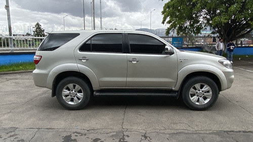 Imagen 8 de 15 de Toyota Fortuner 2011