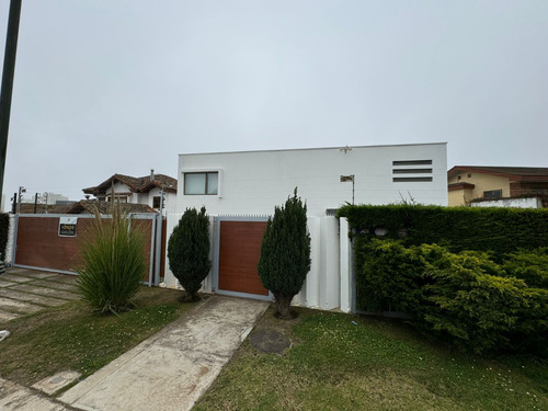 Se Vende Hermosa Casa En Exclusivo Sector De Concón