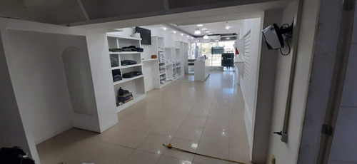3 Locales Comerciales Más Vivienda Salida A Dos Cuadras