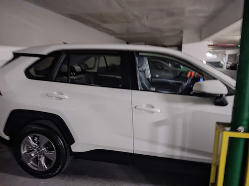 Imagen 2 de 8 de Toyota Rav 4 2022 Le 2.0 Mecanica