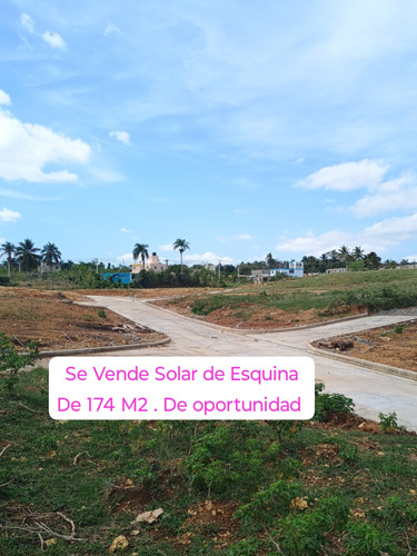Se Vende Solar De Esquina De 174 M2 En Santo Domingo Norte 