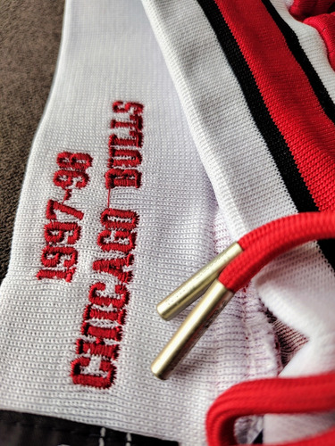Imagen 6 de 10 de Short Bermuda Basquet Chicago Bulls Champions Black Edition