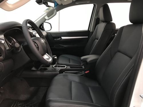 Imagen 18 de 22 de Toyota Hilux 2.8 Srx Srv Dx Sr 4x2 4x4 At Mt Amarok V6