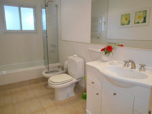 Chalet Moderno, En Dos Plantas, De 4 Dormitorios, Doble Gara