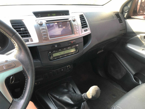 Imagen 10 de 12 de Toyota Hilux 2014 3.0 Cd Srv 171cv 4x2