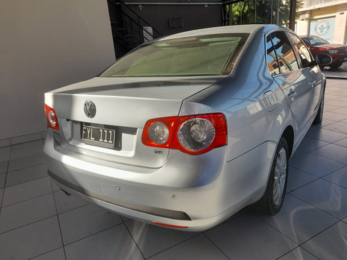 Volkswagen Vento 2.5 Luxury Wood