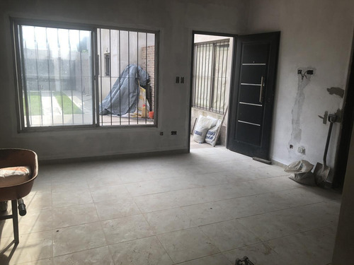 Imagen 3 de 11 de Casa Ph En Venta - 3 Ambientes - Condominio - Castelar Norte