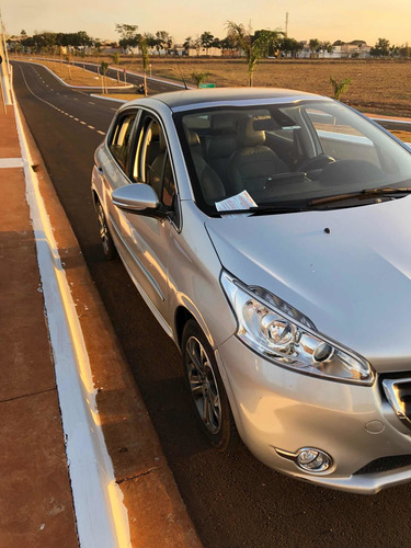 Imagem 1 de 8 de Peugeot 208 2015 1.6 16v Griffe Flex Aut. 5p