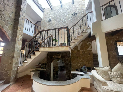 Casa En Renta, Estilo Colonial, 4 Recámaras, Jardín, San Pedro Cholula, Puebla