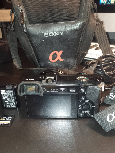 Imagen 3 de 3 de Sony A6000 - Kit Completo