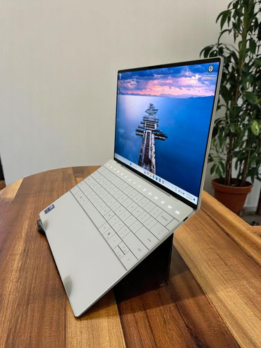 Dell Xps 9350, 13 , Ultra 7 Evo, 16 Ram, 512 Ssd, 2025 Blanco (Reacondicionado)