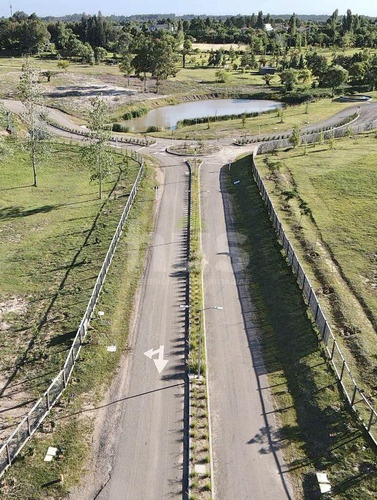 Terreno En Olivos De Los Horneros - Orientacion Norte