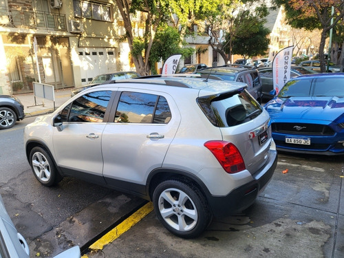 Imagen 9 de 19 de Chevrolet Tracker 1.8 Ltz+ Awd At 140cv 2016 Gris Plata 2016