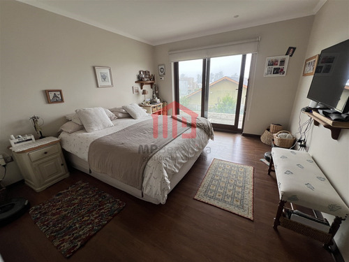 Linda Casa Moderna En Excelente Estado En Lomas De Montemar.