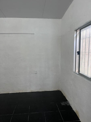 Alquiler Casa 1 Dormitorio, Patio Y Garaje. Paso De La Arena Sobre Avenida