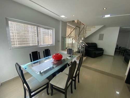 Imagen 6 de 12 de Bello Townhouse En Mañongo Con Pozo