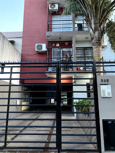 Dueña Vende Dos Ambientes Amplio En Morón Parana 585, Segundo Piso X Escalera, Lindo Edificio. Solo Whatts