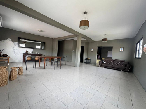 En Venta Casa Quinta Ubicada En Avenida Principal De Naguanagua Cód 288173