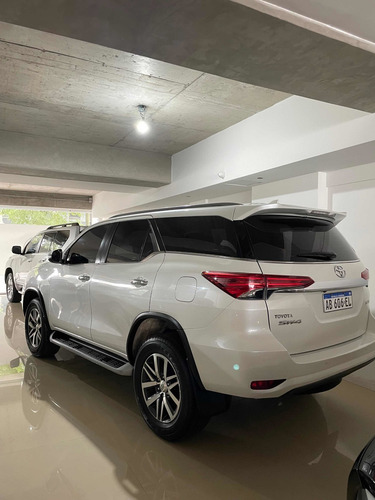 Imagen 5 de 15 de Toyota Sw4 2.8 Srx 177cv 4x4 7as At 2017