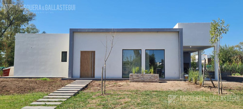 Casa En Venta - Santa Elena, Pilar Del Este