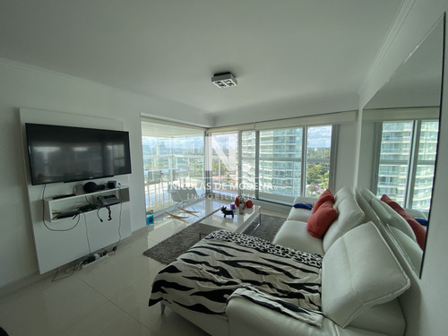 Departamento De 2 Dormitorios En Miami Boulevard, Punta Del Este