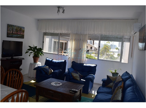 Apartamento En Peninsula, 2 Dormitorios *- Ref: 2773